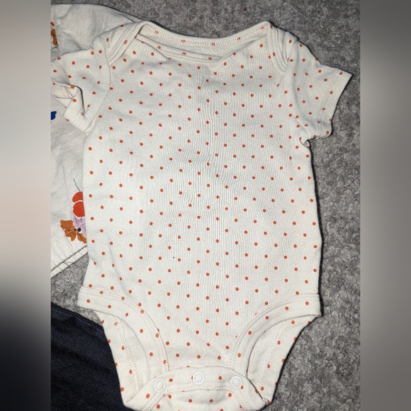 3 piece set from Carter's. Baby girls size 3 months. - Picture 2 of 6
